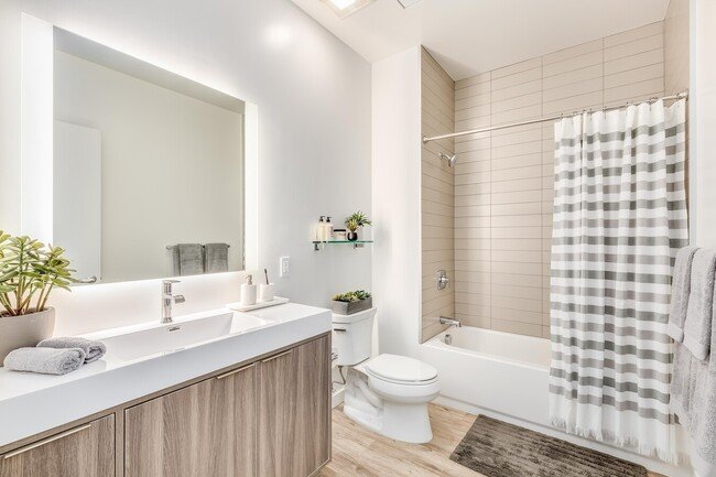 COMFORTABLE 1 BED/ 1 BATH APARTMENT IN DOWNTOWN HONOLULU