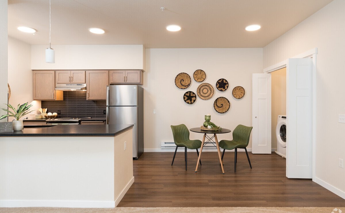 SUITABLE 1 BED/ 1 BATH APARTMENT IN WALNUT