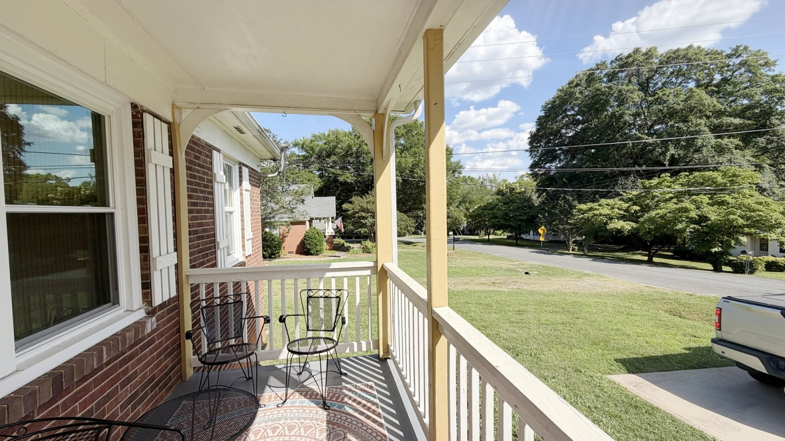 view of peaceful established neighborhood